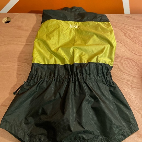 Nike Wind Breaker - Picture 4 of 11